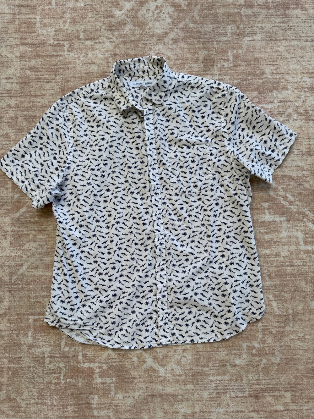 Old Navy Men's XL Short Sleeve Shirt White Blue Shark Octopus Scuba Print Flex